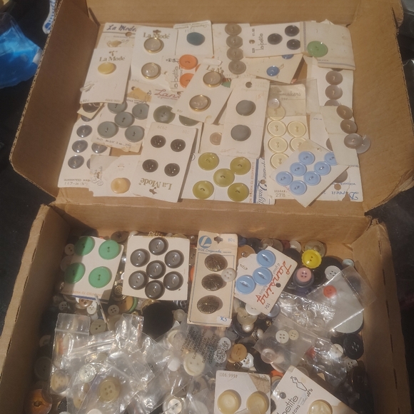 Buttons - Picture 2 of 5